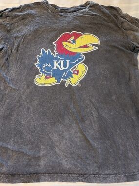 KU Jayhawk Graphic Short Sleeve Tee in Gray